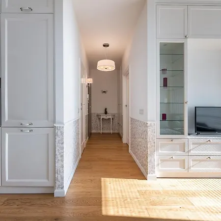 Airport Lirowa - P&o Serviced Апартаменты *