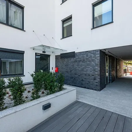 Apartman Airport Lirowa - P&o Serviced *