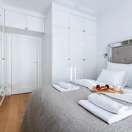 Airport Lirowa - P&o Serviced *