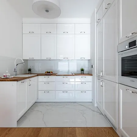 Airport Lirowa - P&o Serviced *